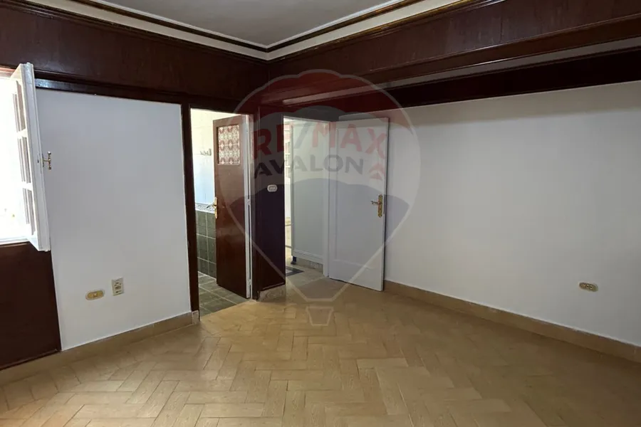 شقة للبيع 175 م الازاريطه (بجوار مستشفى الاندلسيه)