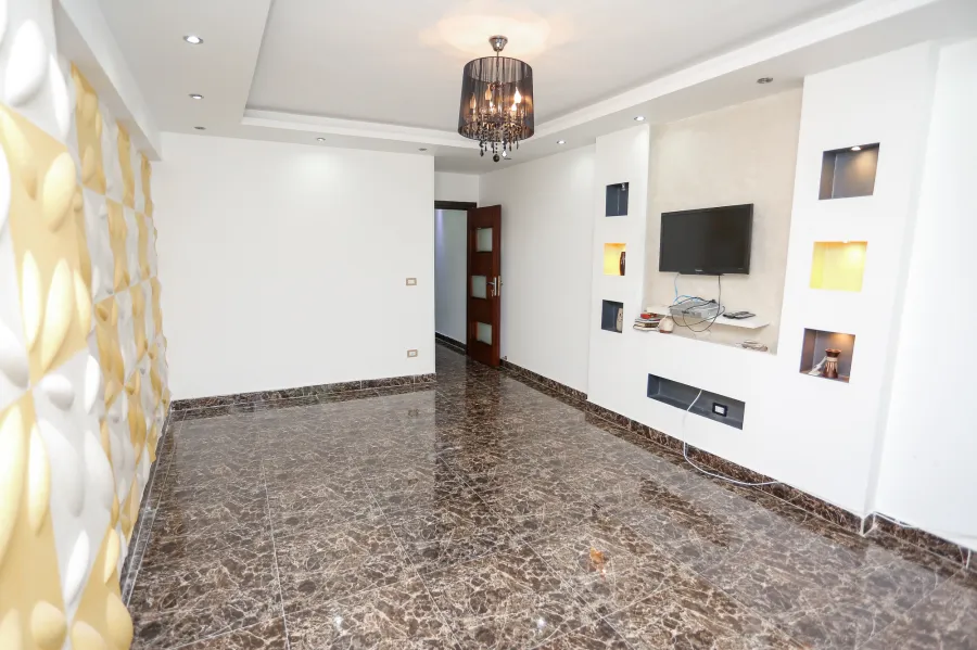 شقة للبيع 170م  سان ستفانو (متفرع من ش عبد السلام عارف)