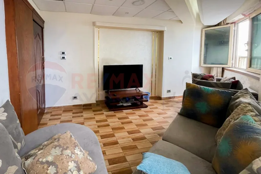 شقة للبيع 140 م كيلوباترا (علي البحر مباشرة)