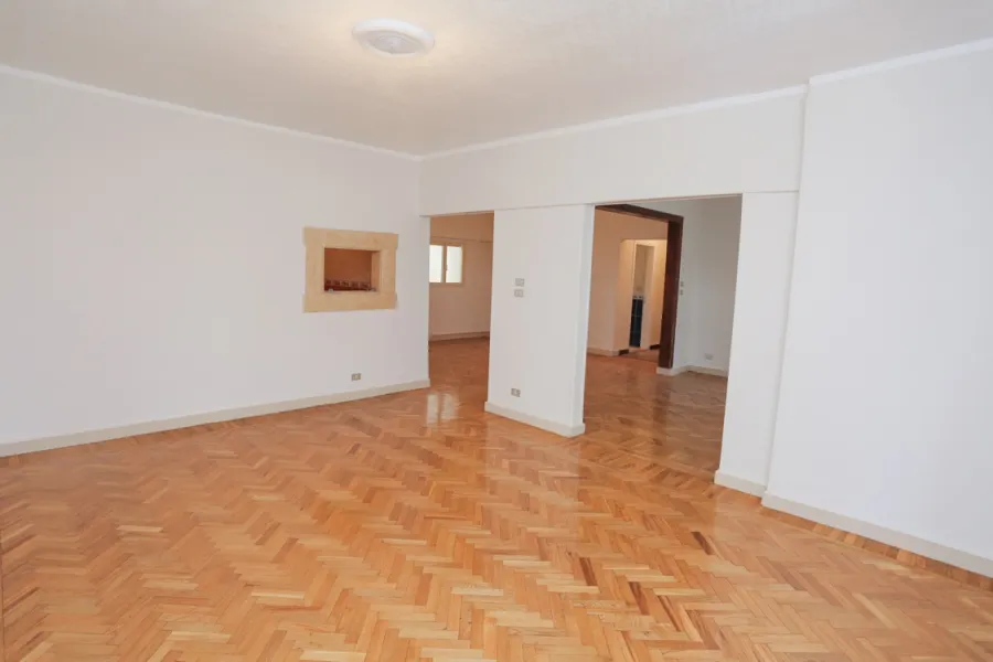 شقة للايجار 230م لوران (شارع أبوقير الرئيسي)