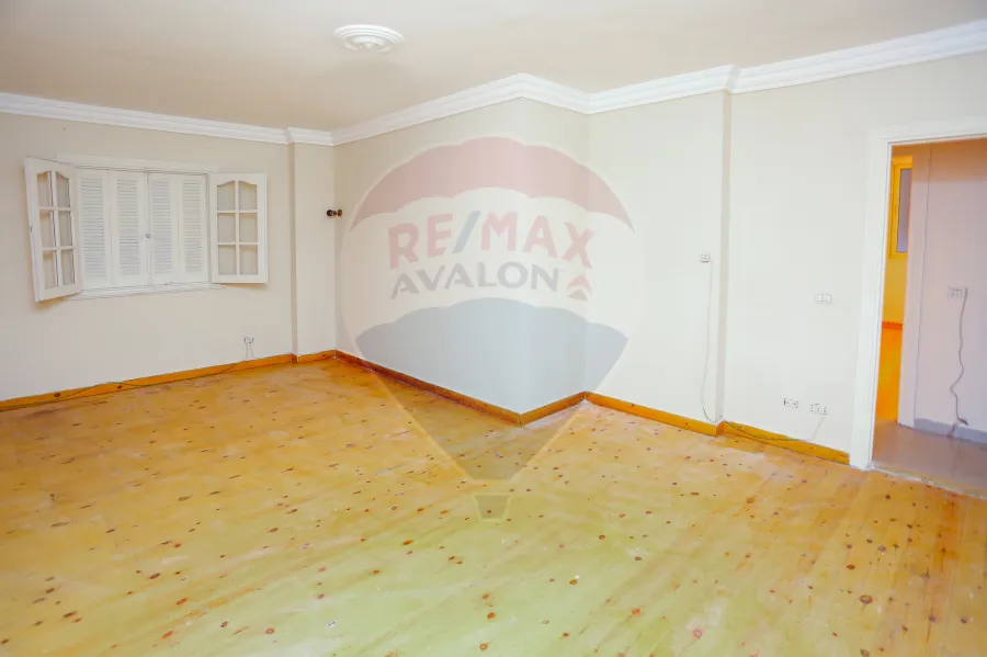 شقة للبيع 200 م سان ستيفانو ( خطوات من فندق الفورسيزون والبحر )