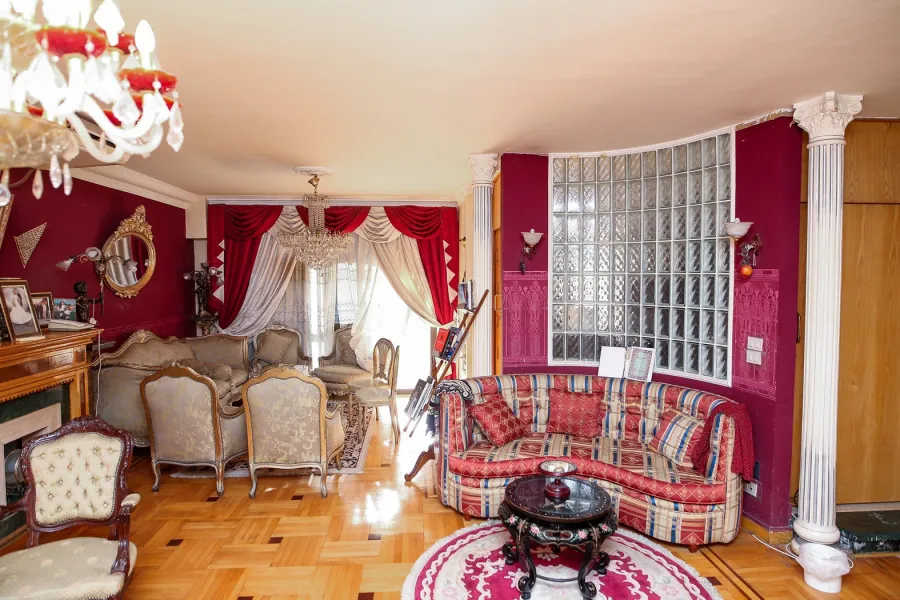 شقة فاخرة للبيع 215م سموحة (خطوات من نادى سموحة)