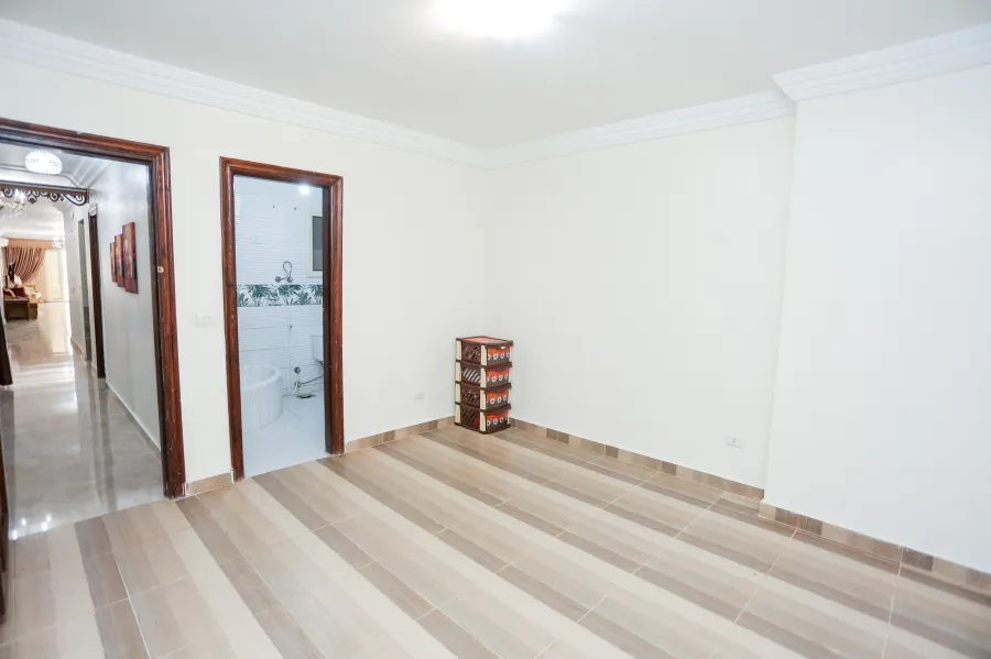 شقة للبيع 165 م جناكليس ( خطوات من ش ابو قير )