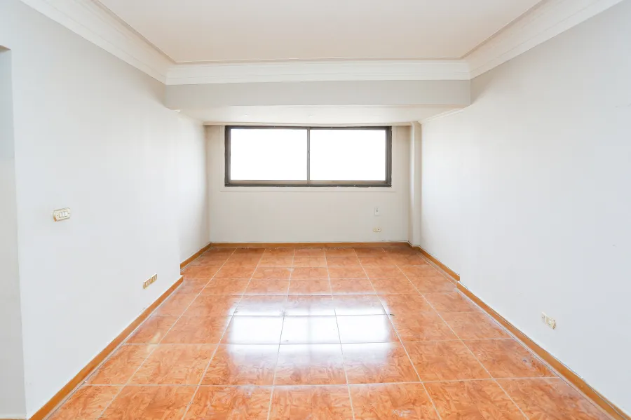 شقة للبيع 320 م جناكليس (علي الترام مباشرة)