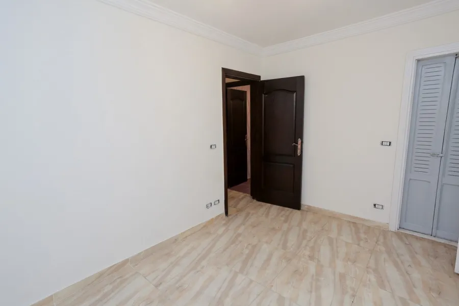 شقة للإيجار 150م كليوبترا -خلف فندق كليوبترا - ترى البحر