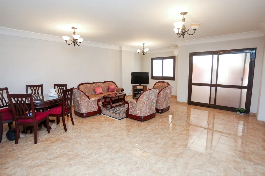 شقة للبيع 156 م سموحة ( خطوات من مستشفي اندلسية )