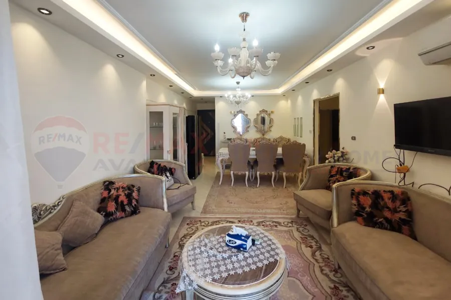 شقة مفروشة للإيجار السنوي 120 م سيدي جابر (عمارات الضباط - اول نمرة بحر)