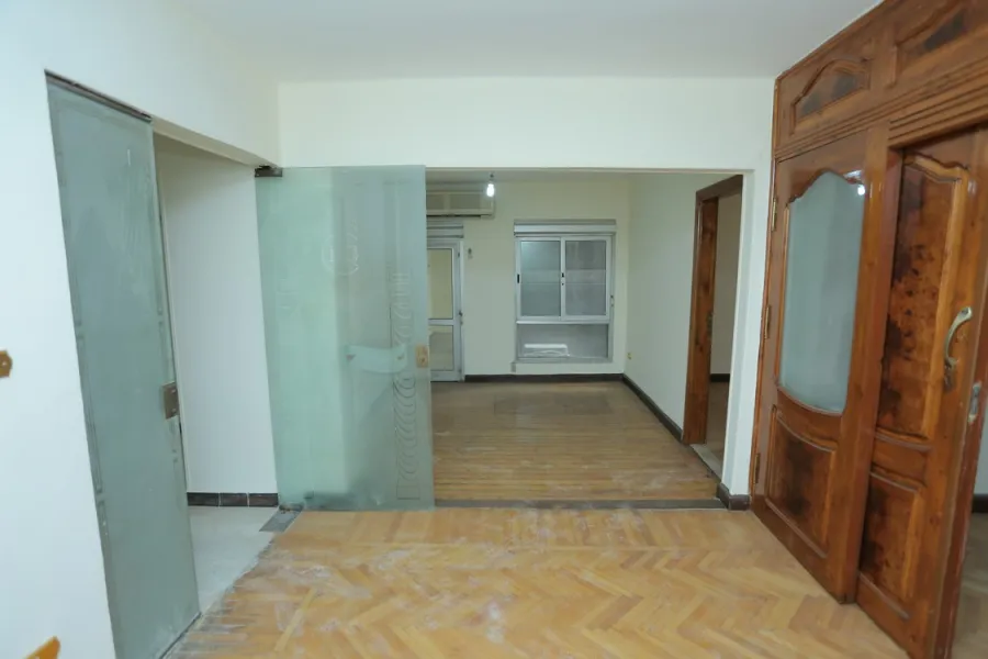 مكتب ادارى للايجار 200م زيزنيا (ش.أبو قير مباشرة)