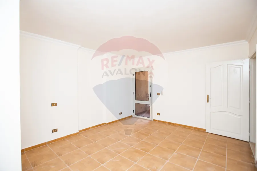 Apartment for rent 235 m Stanly (Directly on the sea )