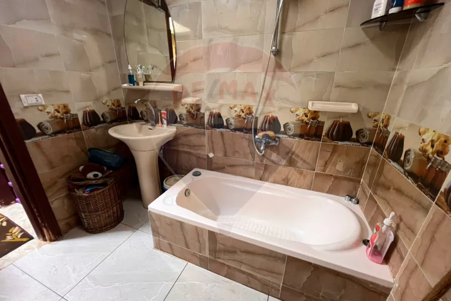 شقة للبيع 129 م سموحة (كومباوند سموحة انترانس)