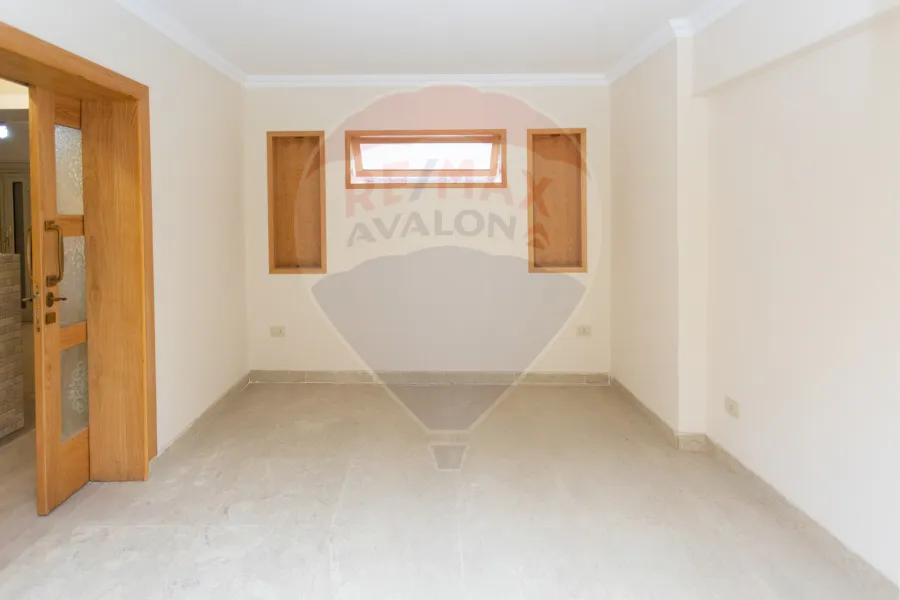 شقة للبيع 131 م سموحة (بجوار جرين تاورز)-1