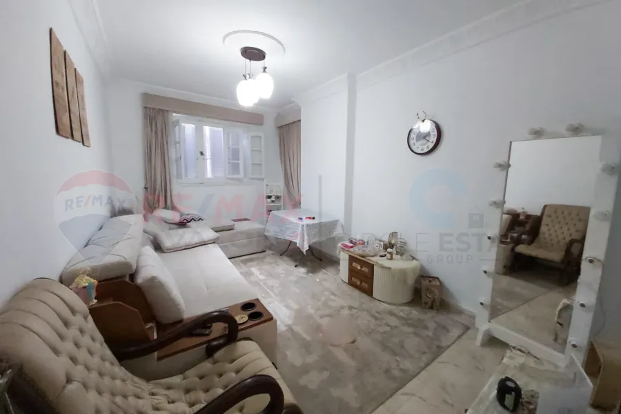 شقة للبيع العصافرة (شارع جمال عبدالناصر)  160 م