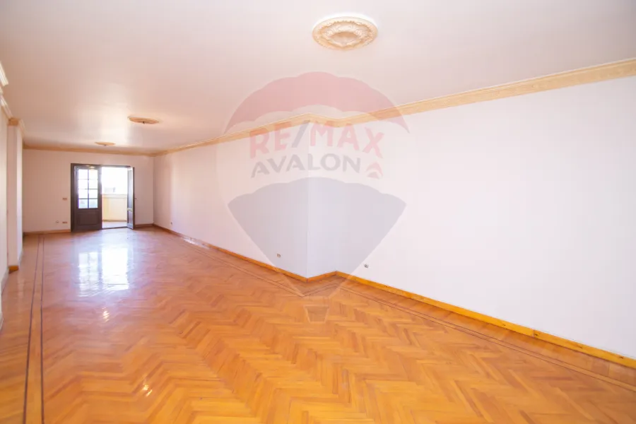 شقة للبيع 190 م سموحة ( ش فوزى معاذ)