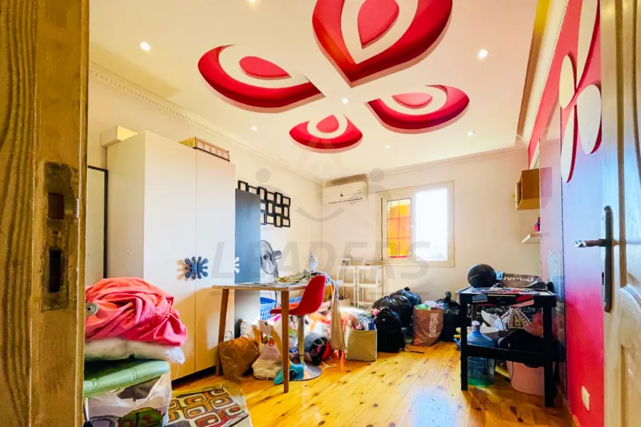 شقة للايجار 210 م سان ستيفانو (علي الترام مباشره)