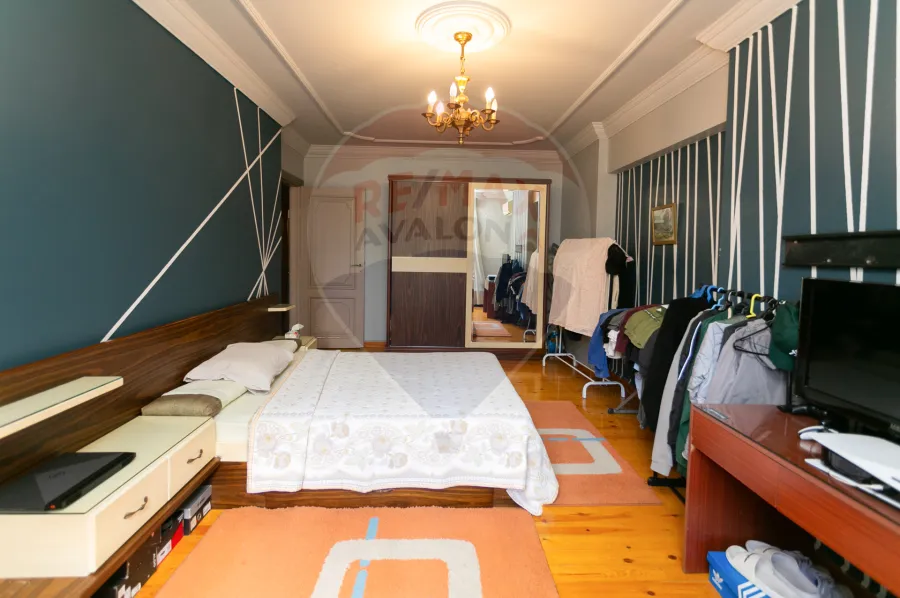 شقة للبيع 311 م لوران (علي الترام مباشرة)