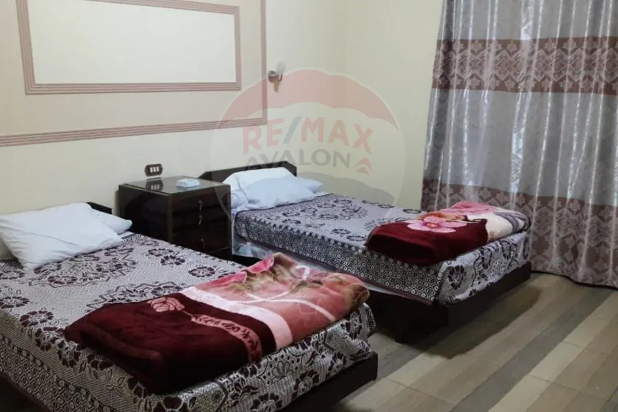 فندق و مطعم للبيع 1,070 م القاهرة (الحسين)