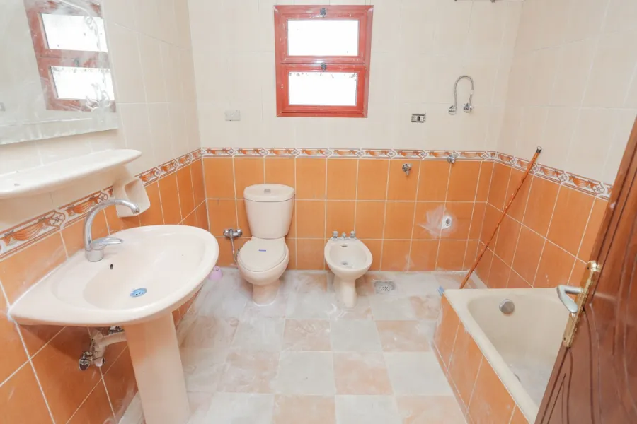 شقة للايجار 230م لوران (شارع أبوقير الرئيسي)