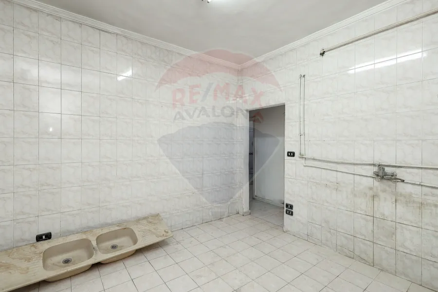 Complete property for sale 300 m Miami (Baron Cafe St. - steps from El Guish Road)