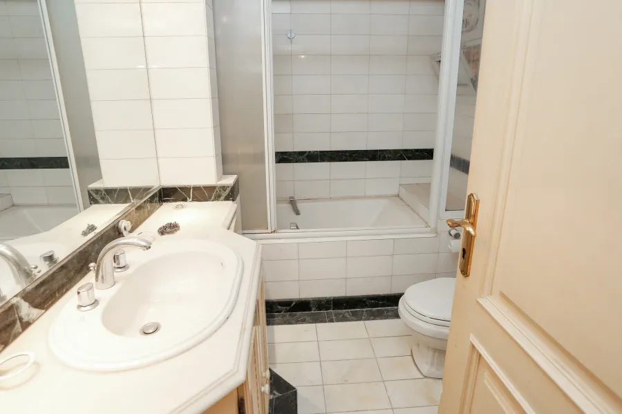 شقة للبيع 350 م رشدى (شارع المعسكر الروماني)