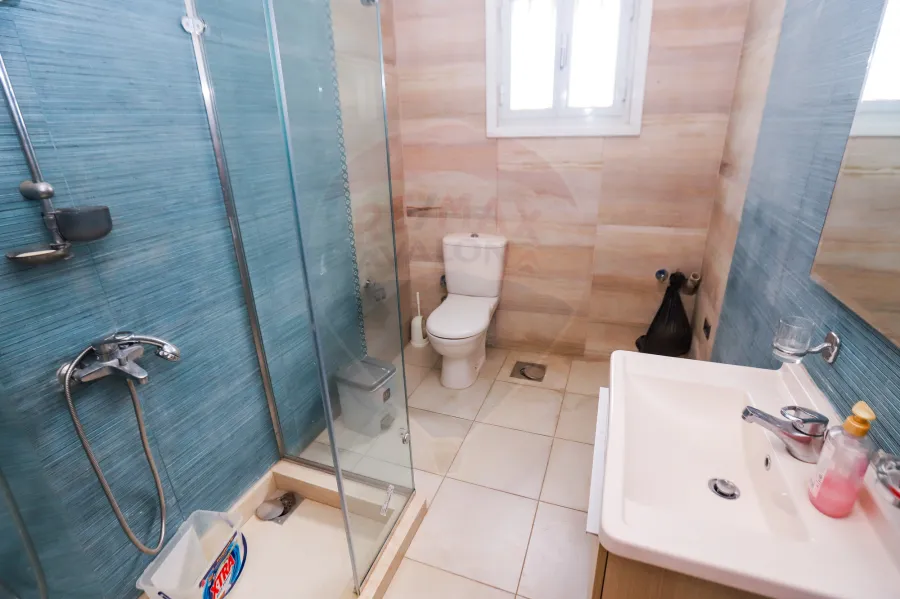 شقة للبيع 275م سموحة  (  ش بهاء الدين الغتوري )