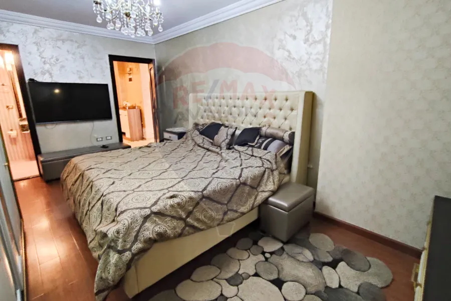 شقة للايجار المفروش 210 م لوران (تاني نمرة من البحر)