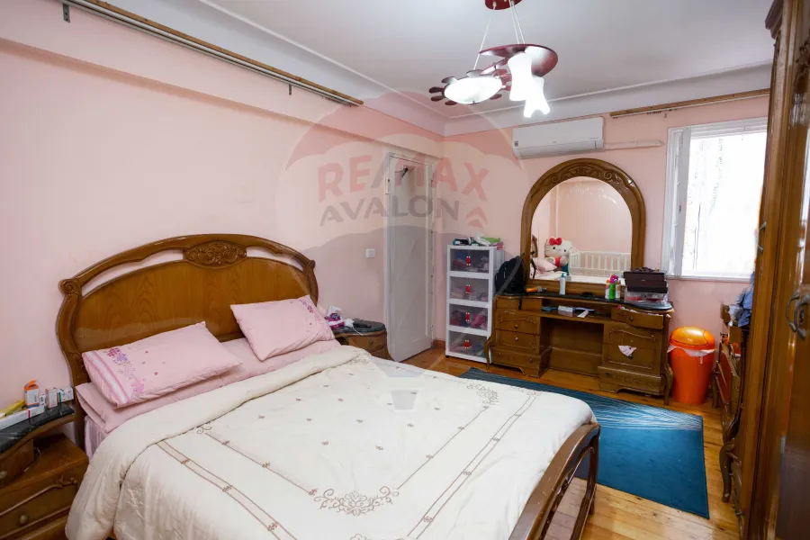 Apartment For sale 170 m Janaklis (directly on the tram station)