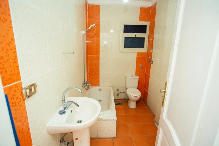 شقة للبيع 135م ميامي (أمام الأكاديمية)