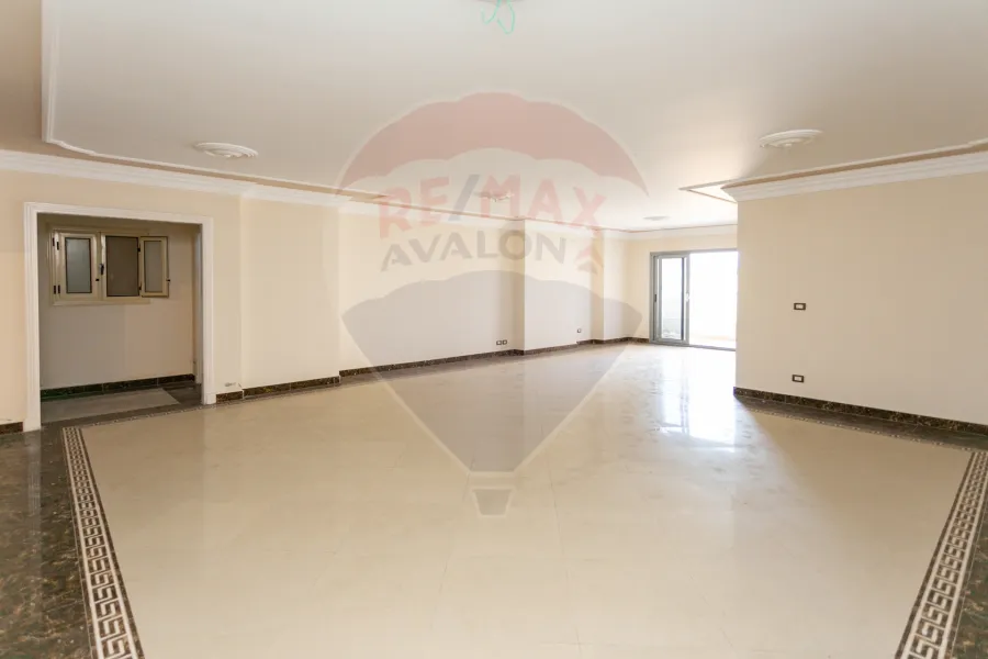 شقة للبيع 320م لوران (على الترام)