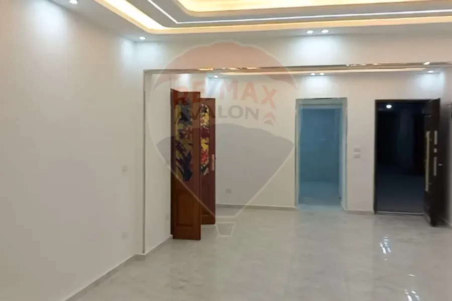 شقة للبيع 165 م ميامي (ش جمال عبد الناصر)