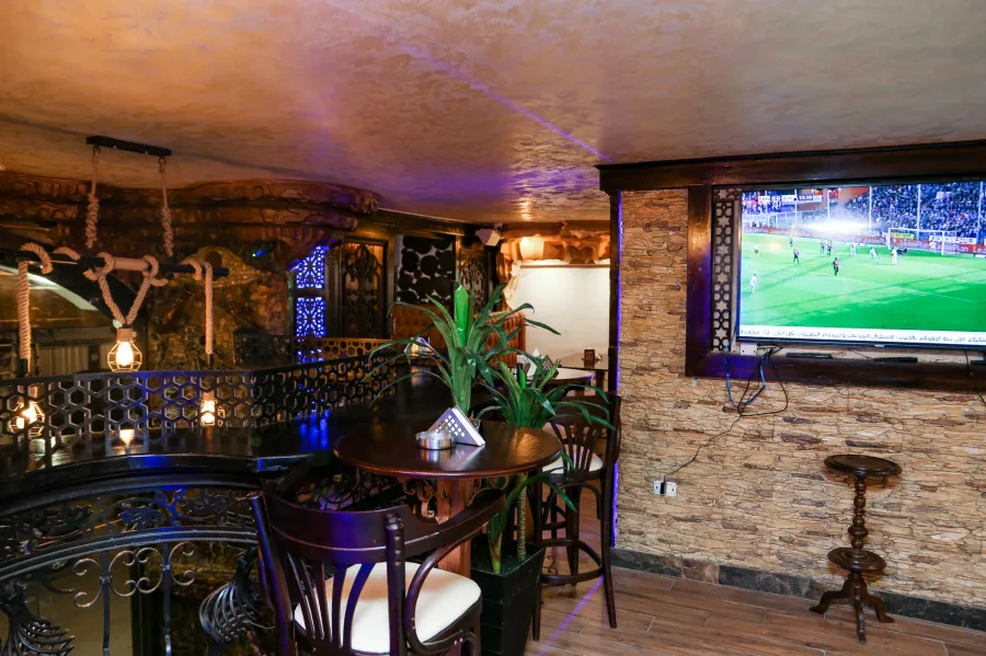 محل و ميزانين للبيع  300 م  السرايا - ( متفرع من طريق الجيش )