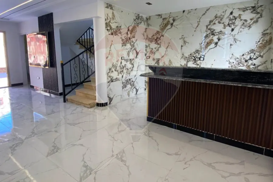 فيلا ستاند الون للبيع (بيرلا مارينا) 250 م