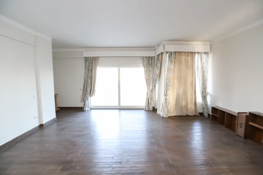 فيلا مرخصة ومسجلة للبيع 650م كينج مريوط (كومباوند 8)