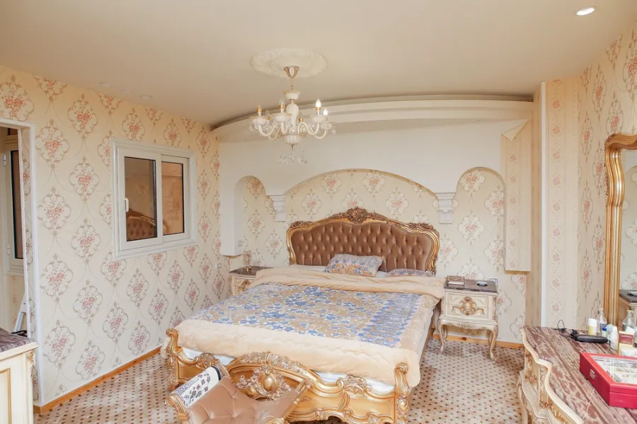 شقة للبيع 200م لوران ( ش عز العرب )