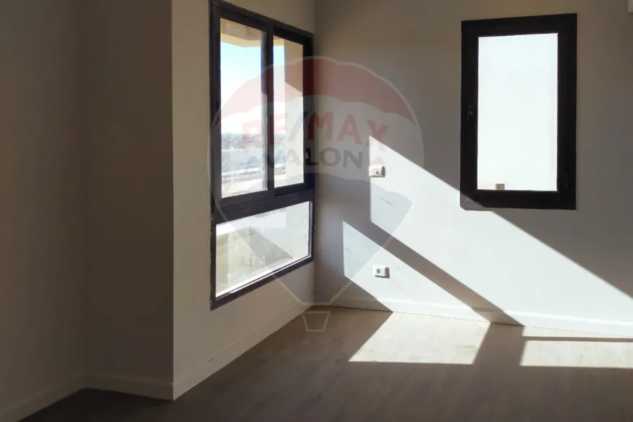 استلام فوري فيلا ستاند الون للبيع 330 م  (اكتوبر - O West)