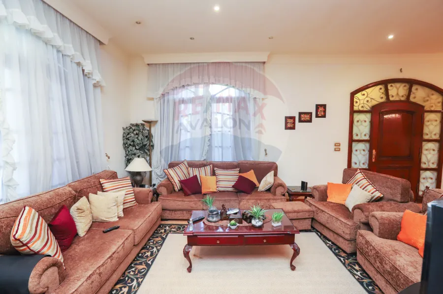 ڤيلا مسجلة شهر عقاري للبيع 1,200م كينج مريوط (بجوار فندق افريكانا)ڤيلا مسجلة شهر عقاري للبيع 1,200م كينج مريوط (بجوار فندق افريكانا)