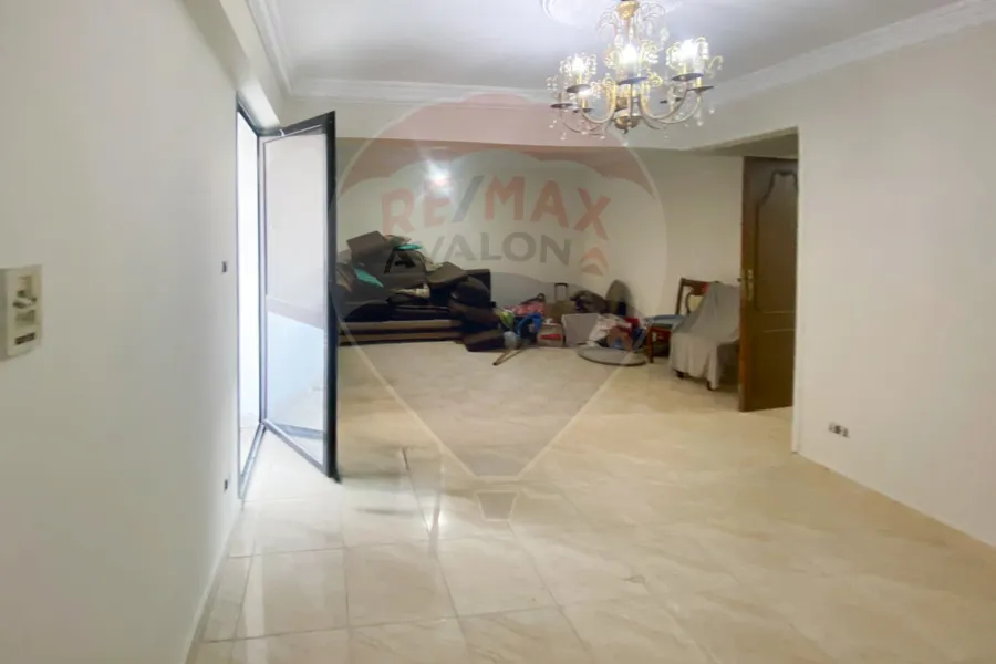 شقة دوبلكس للبيع 250 م جناكليس (علي الترام مباشرة)