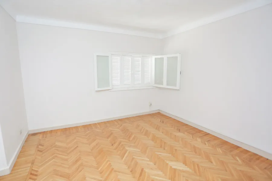 شقة للايجار 230م لوران (شارع أبوقير الرئيسي)