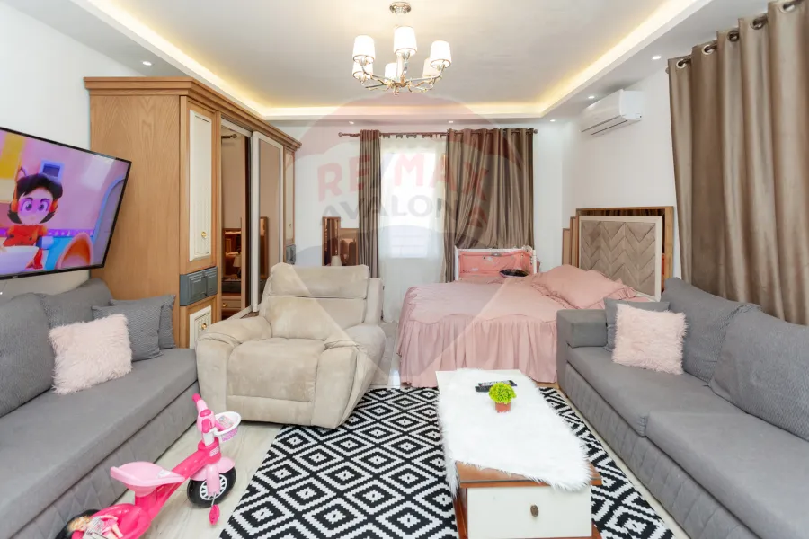 Villa for sale 1,000 m Al-King Mariout (New king St.) - 12,000,000 EGP