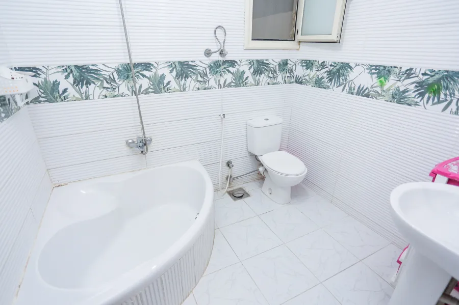 شقة للبيع 165 م جناكليس ( خطوات من ش ابو قير )