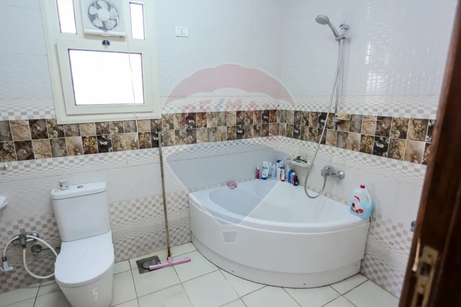 شقة للبيع 450م سموحة (خطوات من ش فوزى معاذ ونادى سموحة- عمارة عنانى)