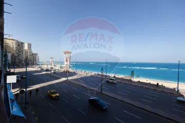 شقة للبيع 330 م ميامي (علي البحر مباشرة)