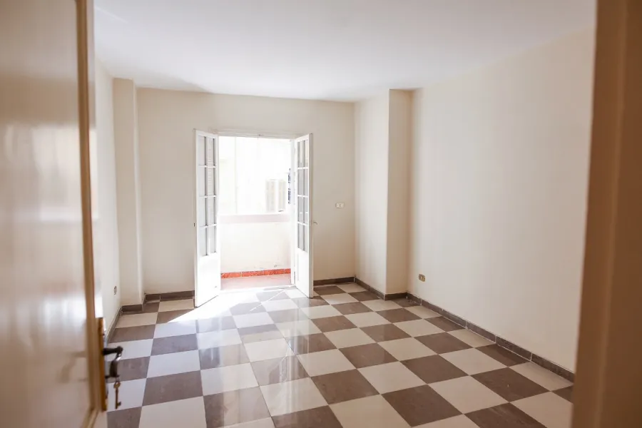 شقة للبيع 210م ستانلى (ش عبد الحميد العبادي)