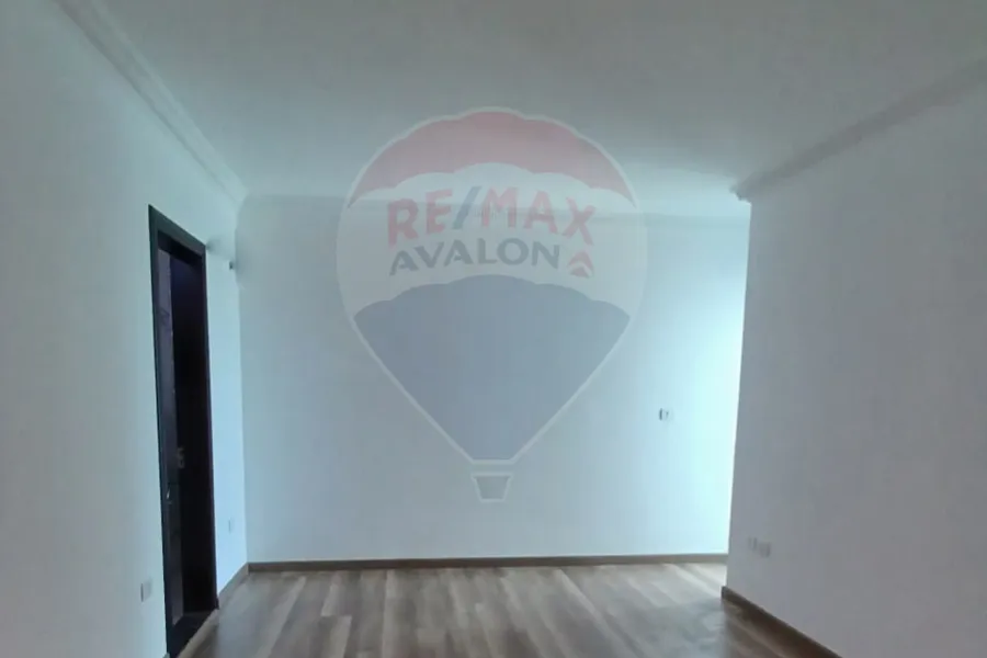 Apartment for sale 182 m Stanley (Directly on the sea)