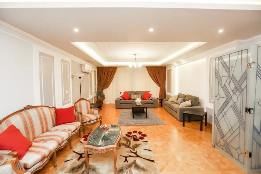 شقة للإيجار265م سموحة (ش بهاء الدين الغتوري)