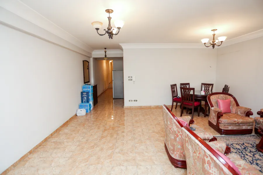 شقة للبيع 156 م سموحة ( خطوات من مستشفي اندلسية )