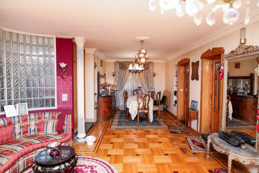 شقة فاخرة للبيع 215م سموحة (خطوات من نادى سموحة)