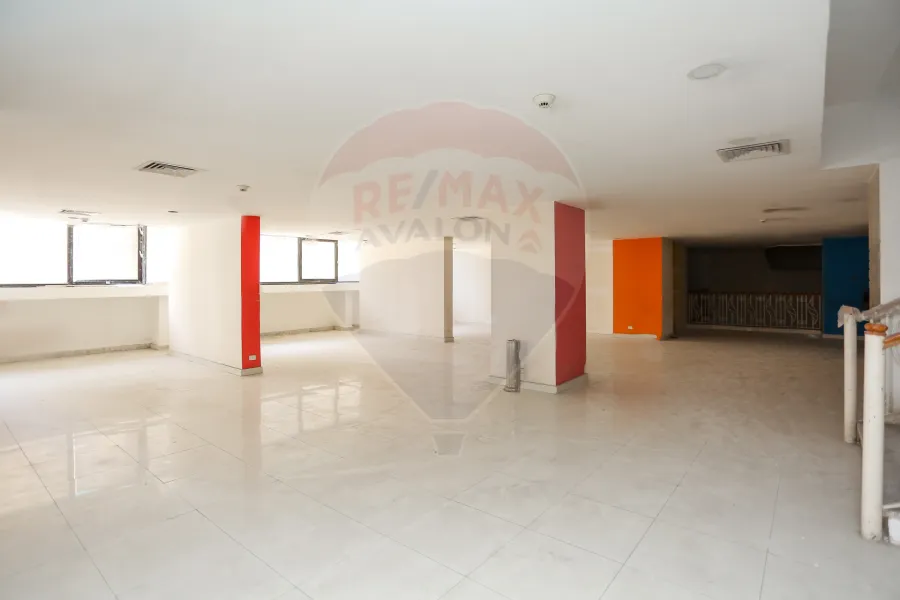 مقر إداري للإيجار 1000 م ثروت (علي الترام مباشرة)