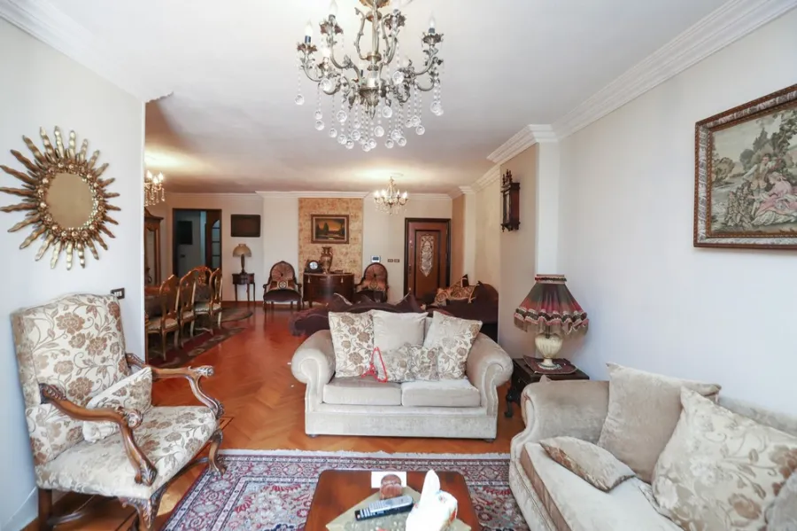 شقة للبيع 230م سان ستفانو