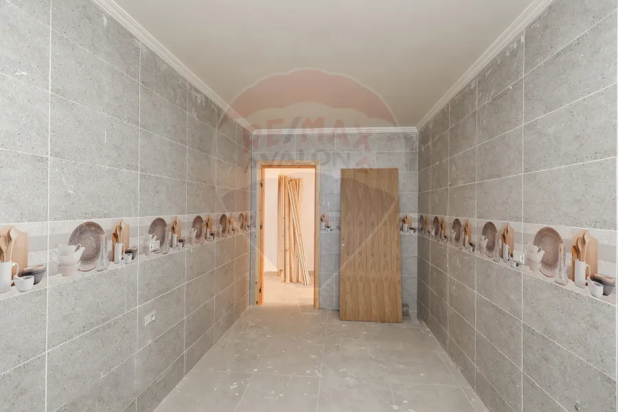 شقة للبيع 140 م المعمورة الشاطئ (خطوات من البحر)