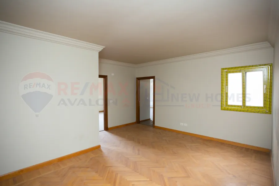 شقة للبيع 270 م ستانلي (ش عبد العزيز فهمي - برج براند) - اول سكن